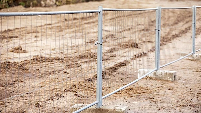 Temporary fence is removable and light weighted and suits well for construction sites.