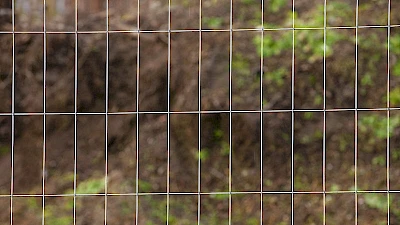 The mesh size for the temporary fencing panels is 100x300 mm.