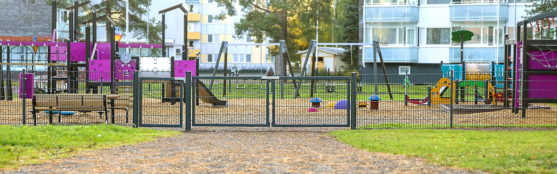1_a-aidat_oy-leikkipuiston-portti-lehtiportti-kayntiportti-ajoportti-saranaportti-huoltoportti-yhdistelmaportti-min